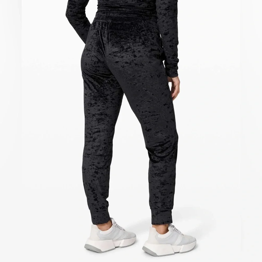 Lululemon Dark Blue Ready To Crush Velvet Joggers Women’s Size 0 NWOT